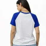 صورة تيشيرت حريمي أبيض بأكمام زرقاء(IN SIDE)
